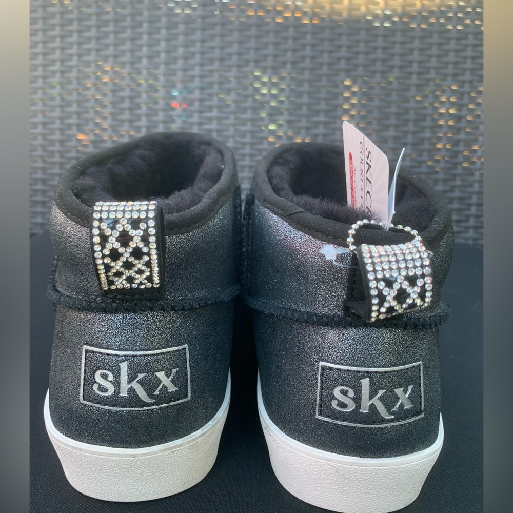 NWT Skechers Black and Silver bootie FUR Sneakers